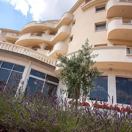 Jana Hotel 4*