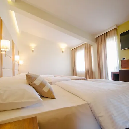 Hotel Jana 4*